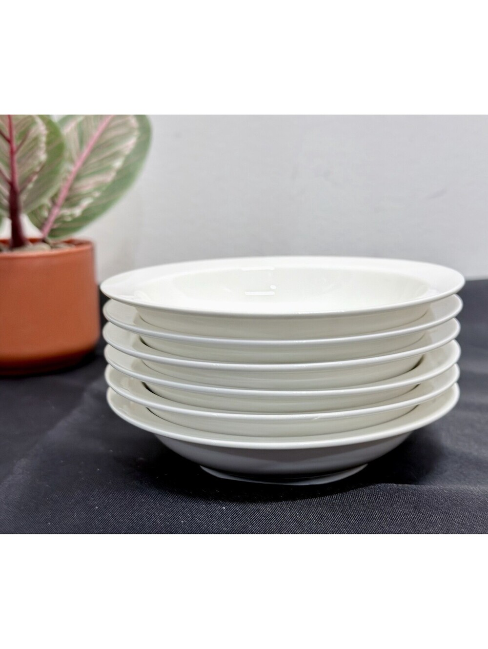 Arcoroc Daring  White Porcelain 4 1/2” Fruit  Bowls  Lot of  6 S7067